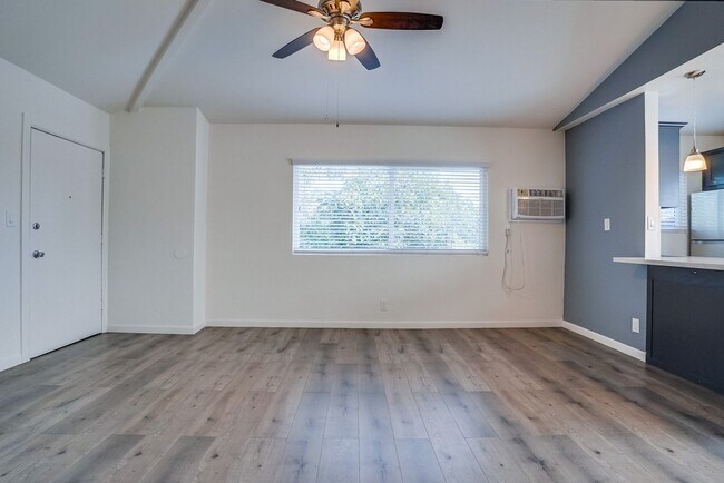 Building Photo - 1042 Leighton Ave