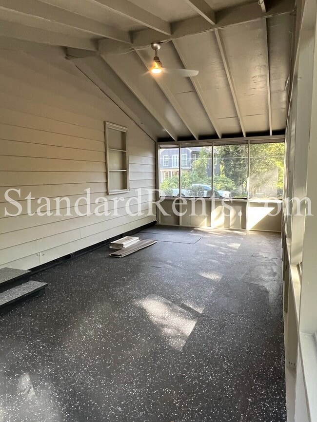 Foto del edificio - Updated West Midtown Bungalow