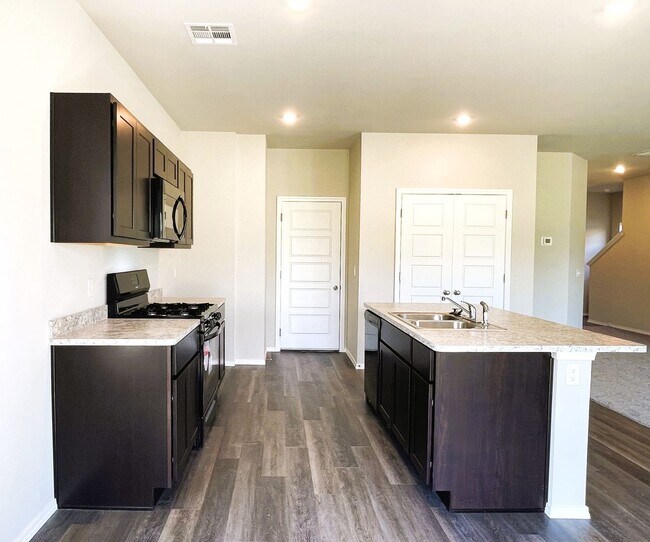 Building Photo - Stunning Home Near Lake Overholser!