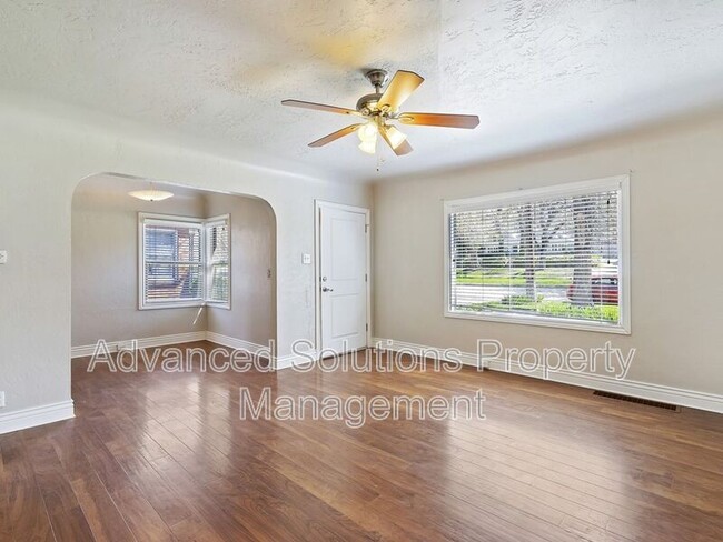 Building Photo - 551-555 N 200 W