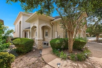 Building Photo - 4545 Golf Vista Dr