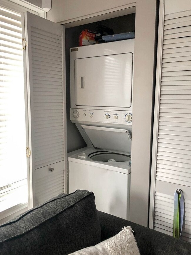 Building Photo - 4806 N Paulina St