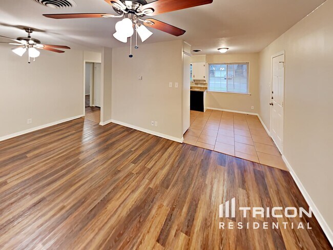 Foto del edificio - 1702 Tyler Ave