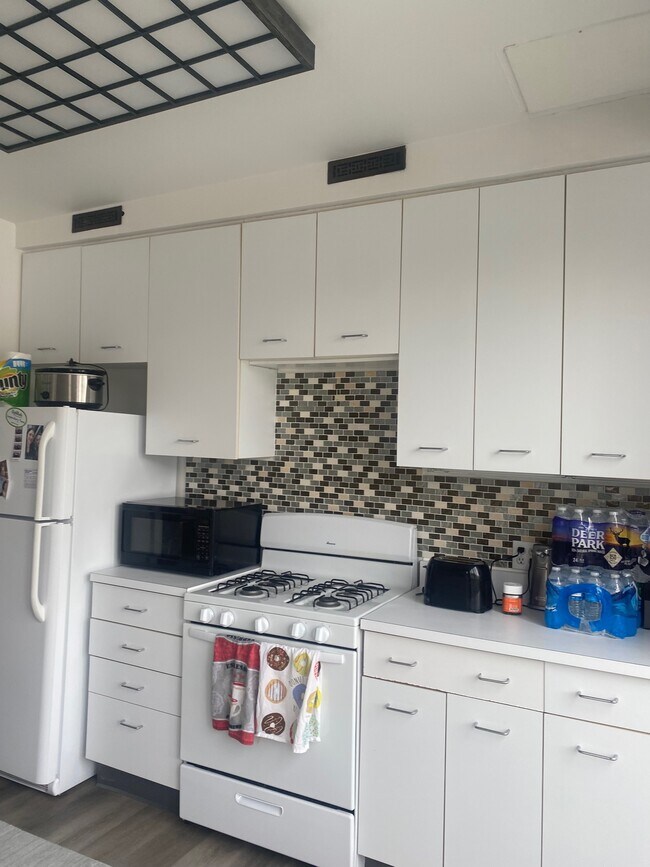 Foto del edificio - 6741 Reynolds St