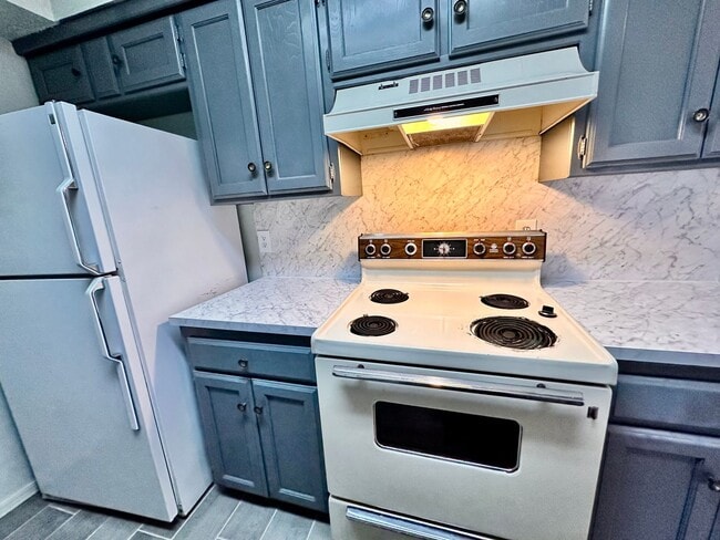 Foto del edificio - Beautiful 2 bedroom duplex with attached garage