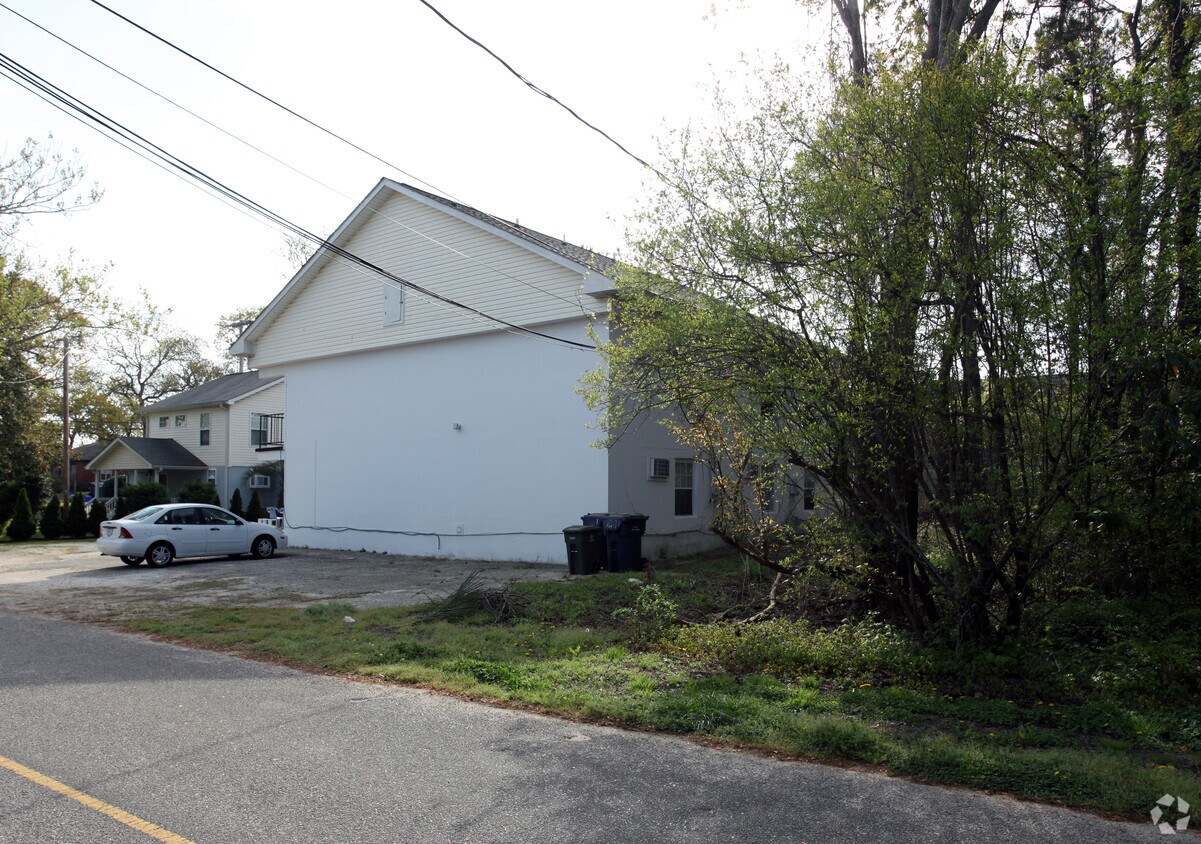 Building Photo - 507 67th Ave N