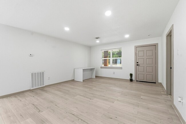 Building Photo - 14850 Coaltown Rd