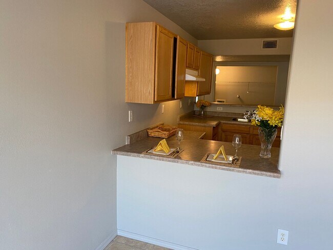 Building Photo - 3Bd 2Ba 2CG, AC, New paint!