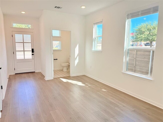 Building Photo - 1401 Iberville Dr