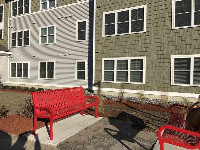Building Photo - 52 E Ridge Dr