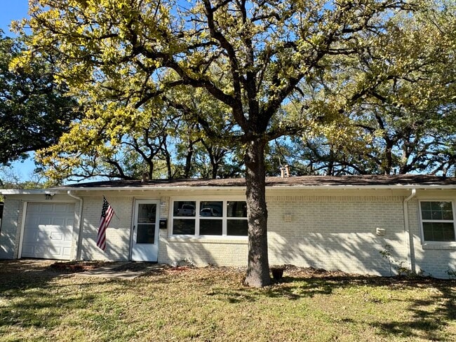 Photo - 2212 Sturges Dr House