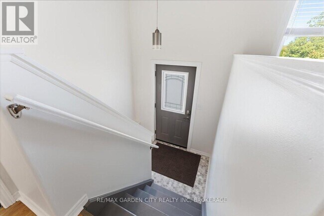 Photo du bâtiment - 4 Fox Trail Dr