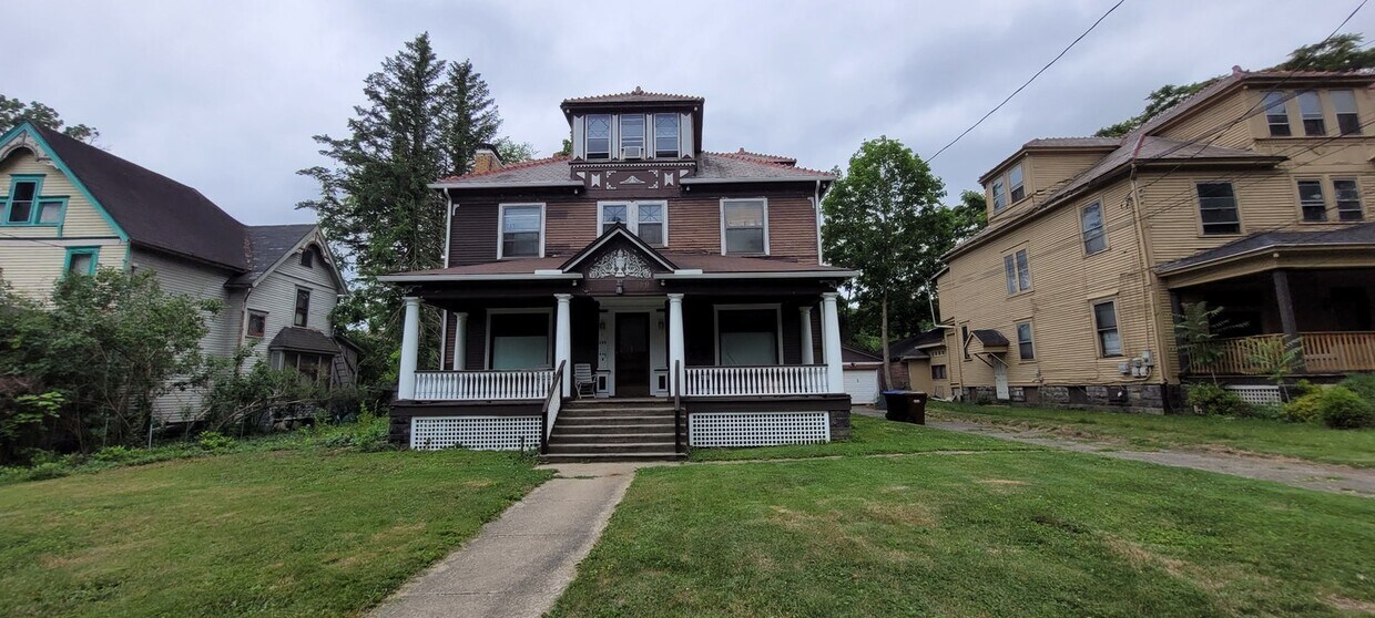 Primary Photo - 129 Euclid Avenue, Unit 3