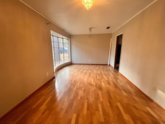 Foto del edificio - HAUGHTON HOME WITH TONS OF SPACE