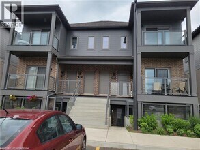 Building Photo - 205 W Oak Trl