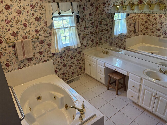Foto del edificio - 926 Millercrest Dr
