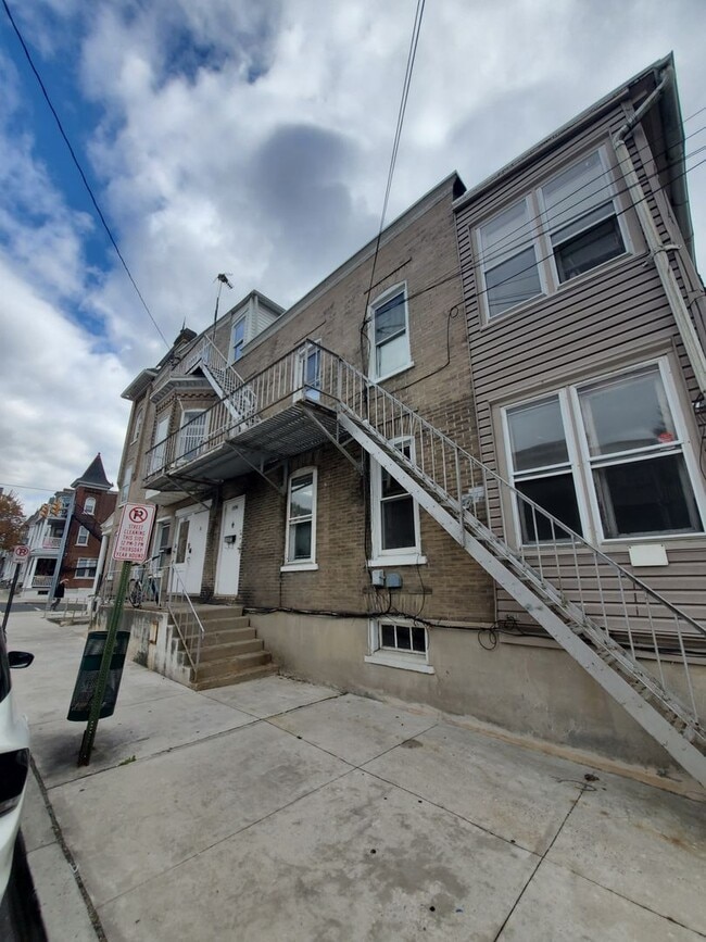 Building Photo - 102 S 13th St