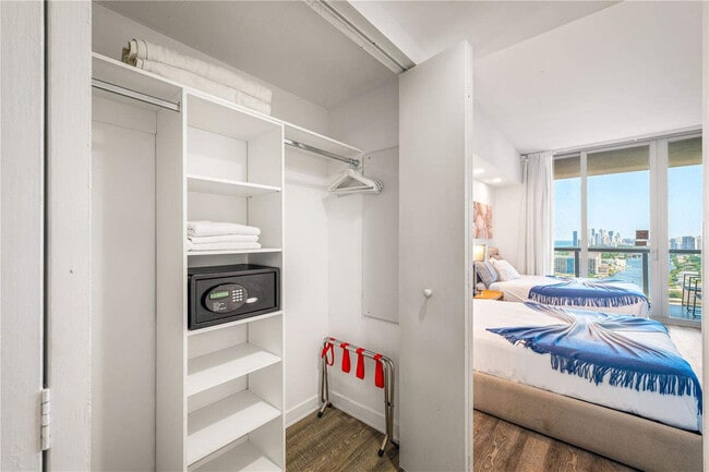 Foto del edificio - 2602 E Hallandale Beach Blvd