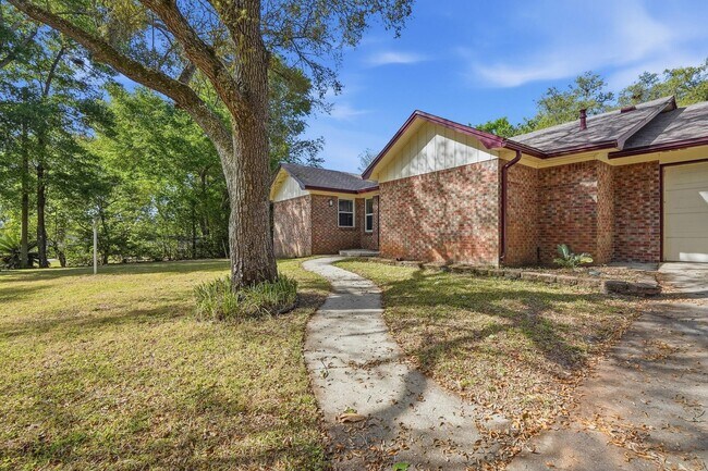 Foto del edificio - JULY RENT FREE! All Brick Home with New Flooring Throughout in Ft. Walton Beach!