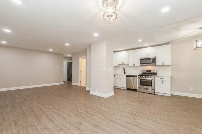 Building Photo - 118 Parkview Ave