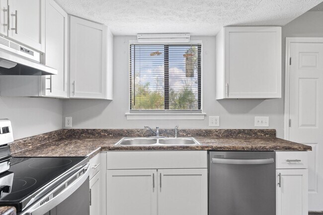 Foto del edificio - MAY MOVE IN SPECIAL - REDUCED