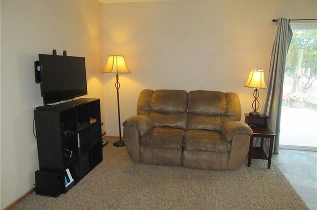 Family room off of dining room - 2262 Eastwood Way