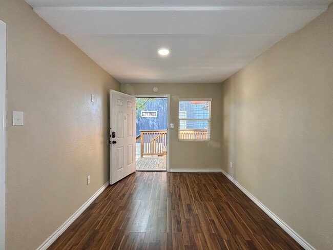 Building Photo - 1033 Rivas St