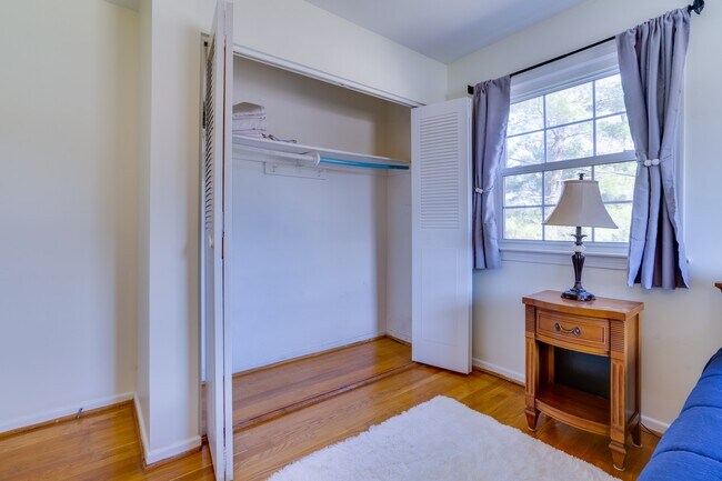 Building Photo - 9215 Cherrytree Dr