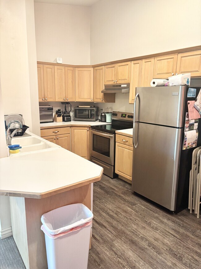 Building Photo - 1533 N 550 W