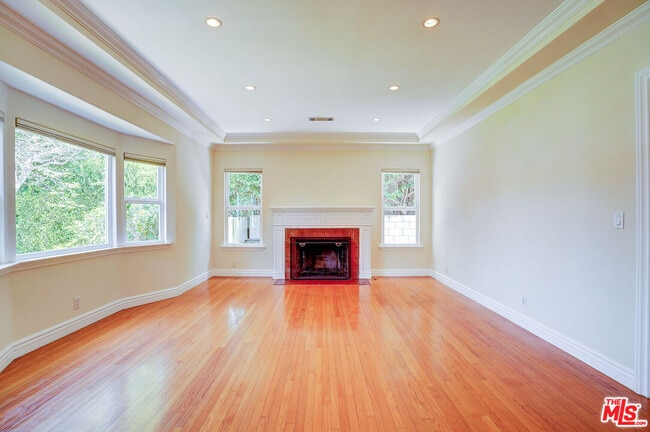 Building Photo - 10450 Ilona Ave