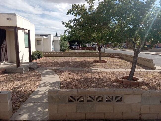 Foto del edificio - **4 Bedroom 2 Bath Home Located in Northea...