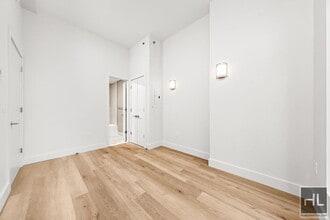 Building Photo - BRUCKNER BOULEVARD