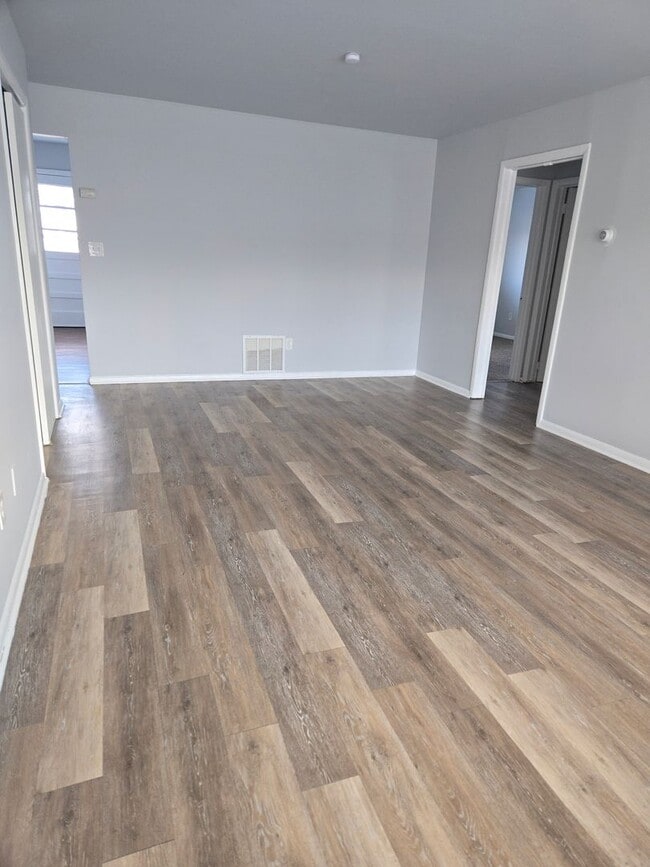 Foto del edificio - Large 2 bedroom, 1 bathroom