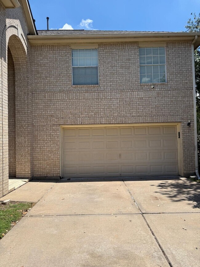 Foto del edificio - 14930 Cabin Run Ln