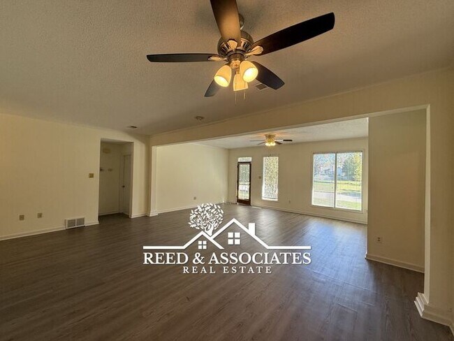 Foto del edificio - Spacious: 3 Bedroom in Cordova!