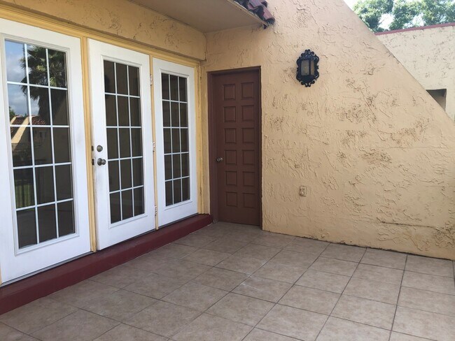 Building Photo - Beautiful 2 bedroom, 2 bathroom condo in T...