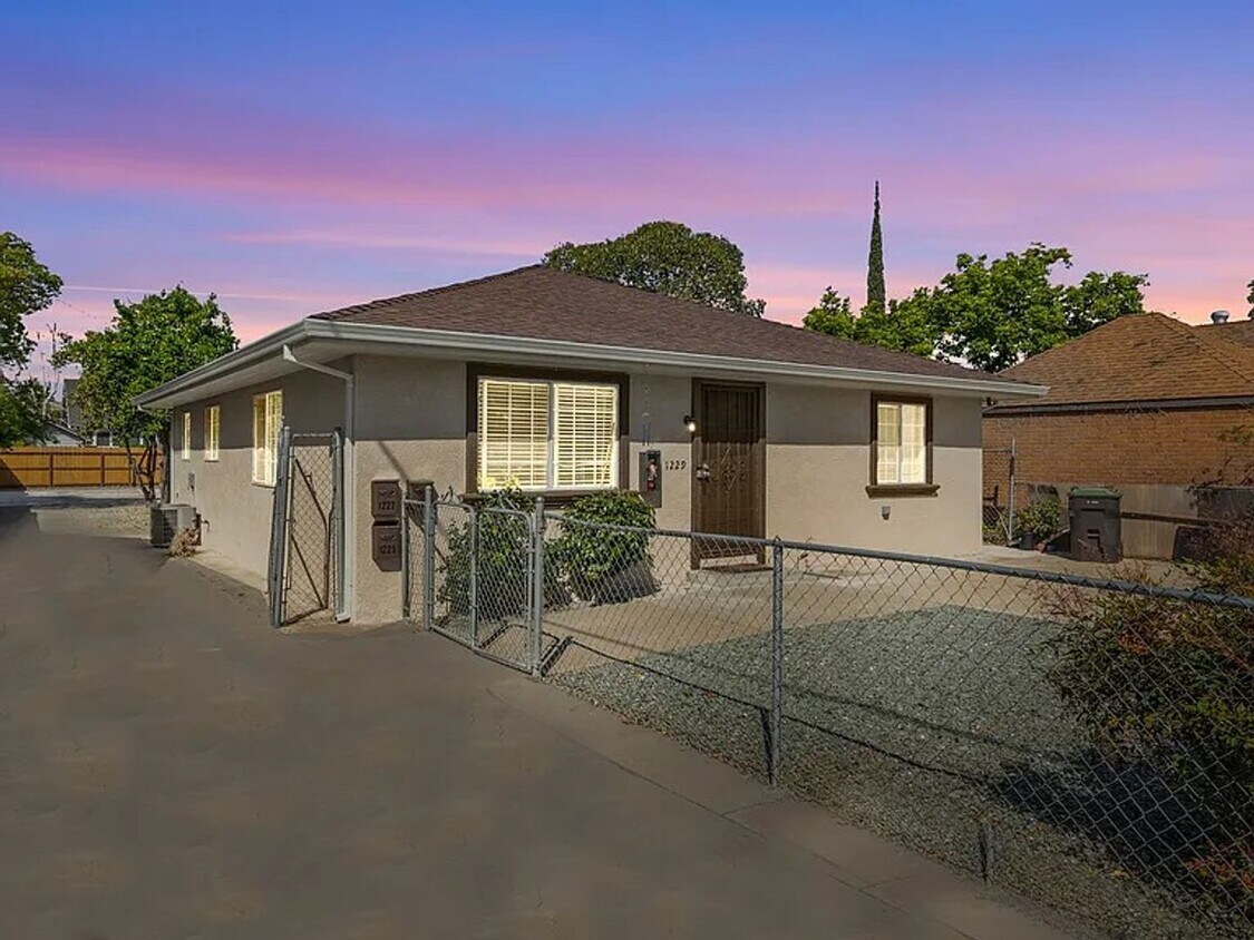 Foto principal - 1225 N Lincoln St