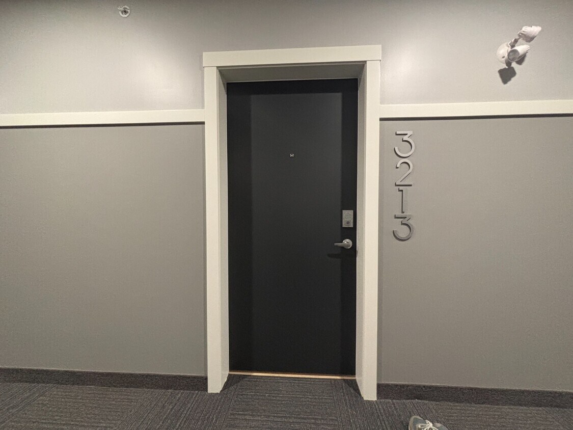 Photo principale - Seton 2-Bedroom Condo with Parking, Balcon...