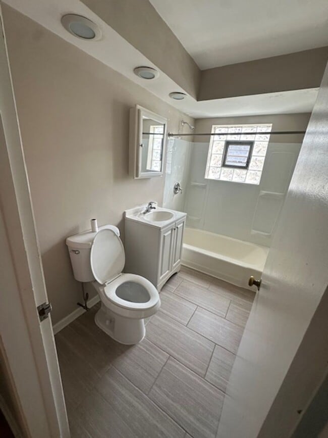 Building Photo - 5607