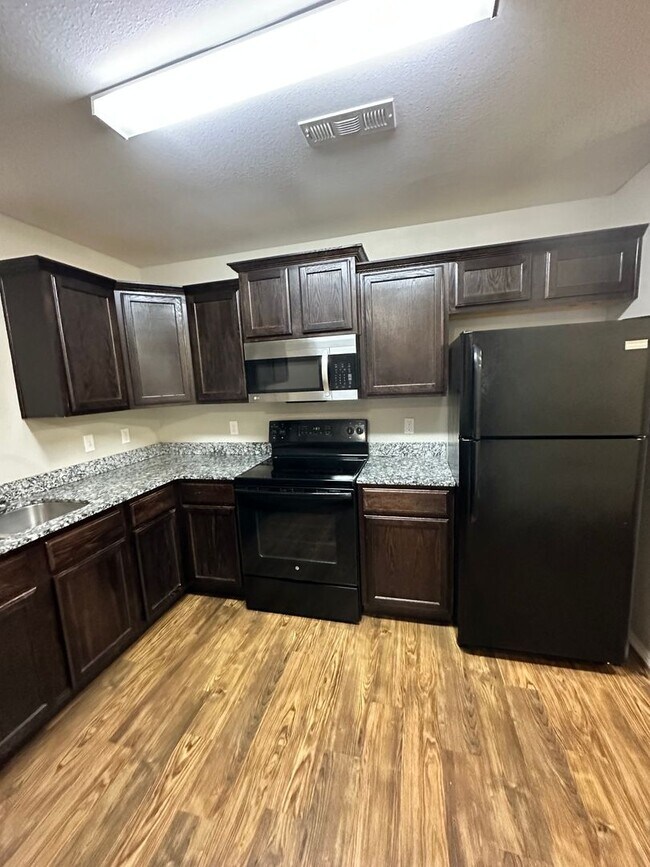 Photo - 3 Bedroom 2 Bathroom For Rent in Bentonville! House