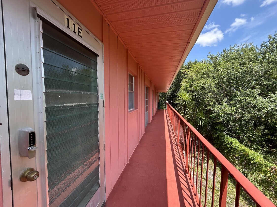 11 Golfs Edge, West Palm Beach, FL 33417 Condo for Rent in West Palm