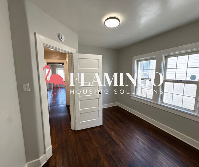 Foto del edificio - Charming 2 Bedroom, 1 Bath Home – Refinished Hardwood Floors, Detached Garage & More!