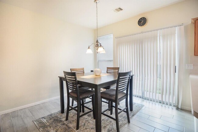 Foto del edificio - 8123 Barnes Ridge Ln