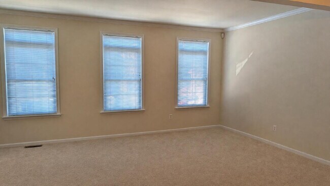 Foto del edificio - Spacious townhome