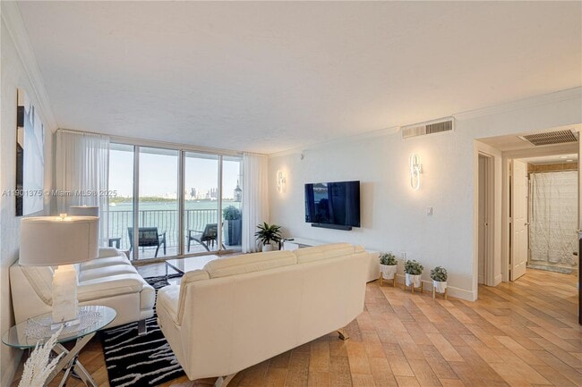 Foto del edificio - 10350 W Bay Harbor Dr
