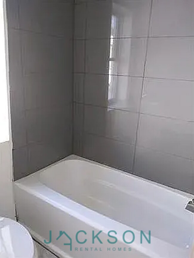 Foto del edificio - Cozy 2BR Home in Allegheny West
