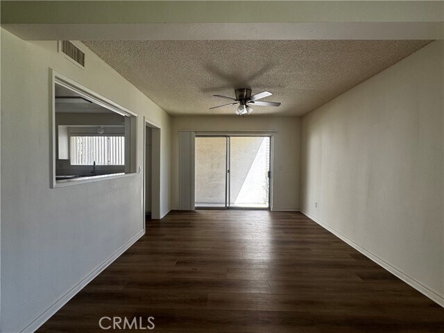 Foto del edificio - 475 E Cypress Ave