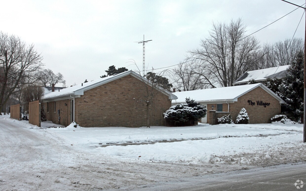 Primary Photo - 245 W North St