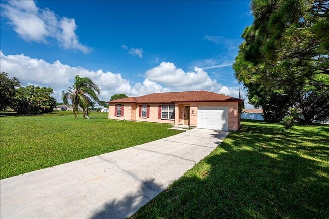Foto del edificio - 2175 SE Heathwood Cir