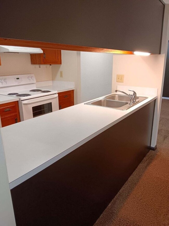 Building Photo - 2 bedroom 2 bath in quiet SW Neighborhood